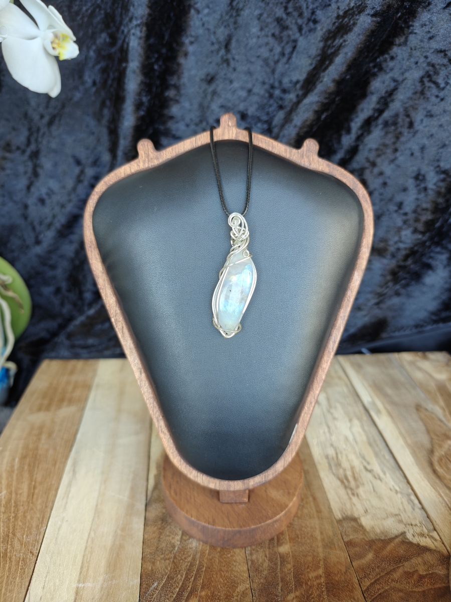 Handgemaakte wire wrap in 925 Sterling Silver met Regenboog maansteen
