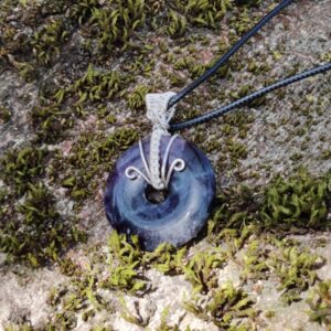 Handgemaakte wire wrap van Fluoriet donut met verzilverde koperdraad