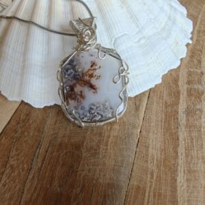 Handgemaakte wire wrap van Lodoliet met verzilverde koperdraad