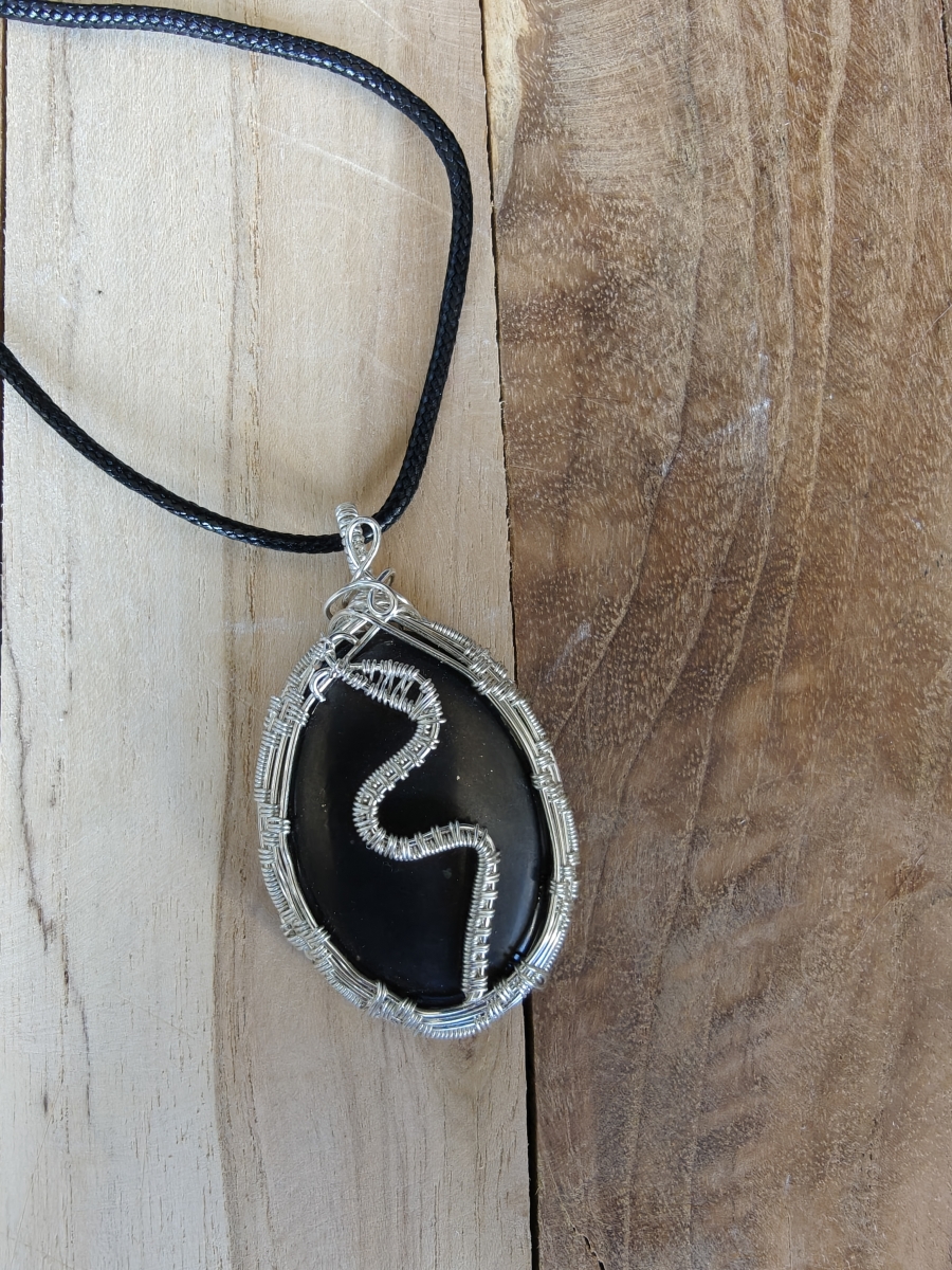 Handgemaakte wire wrap van Shungiet met verzilverde koperdraad - slang