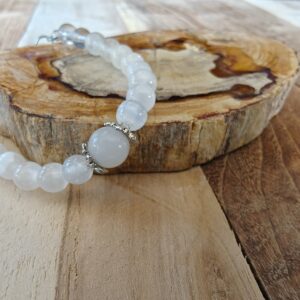 Handmade armband met slotje van Maansteen, seleniet en bergkristal kralen