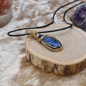 Handmade wire wrap Labradoriet met vergulde koperdraad