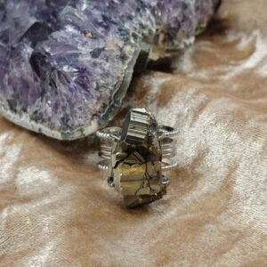 Ring met ruwe Pyriet