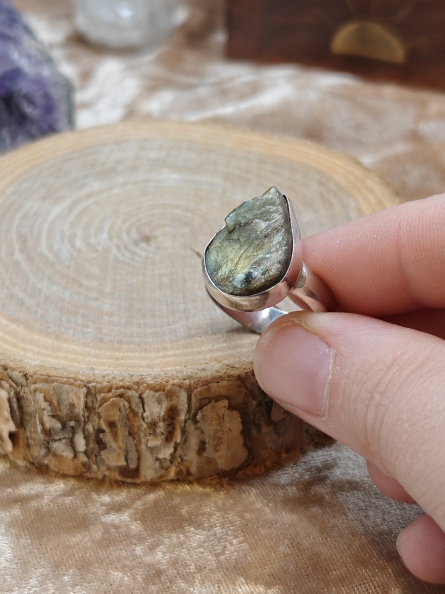 Ring ruwe Labradoriet met flash - 925SS - Maat 8,5