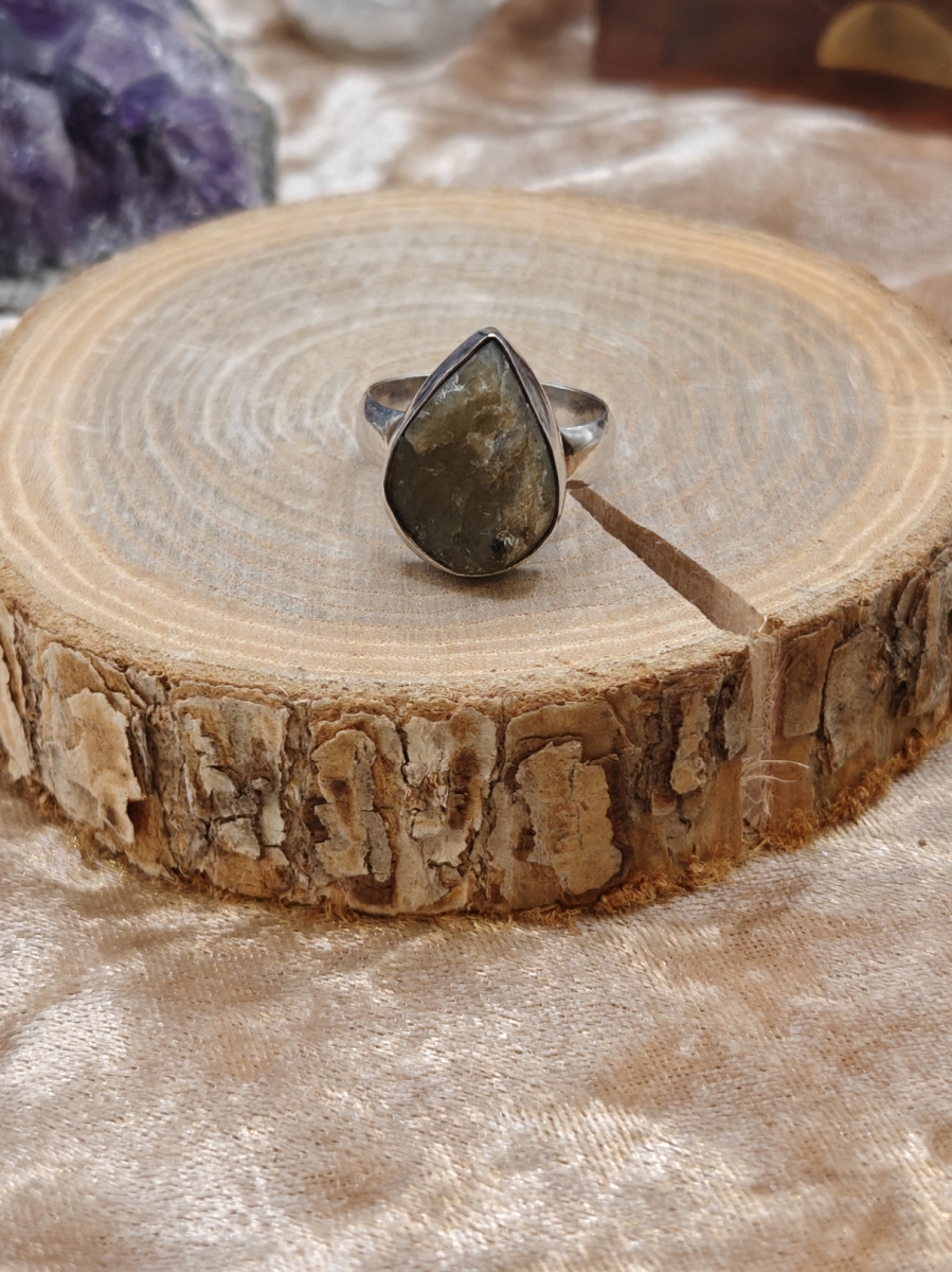 Ring ruwe Labradoriet met flash - 925SS - Maat 8,5
